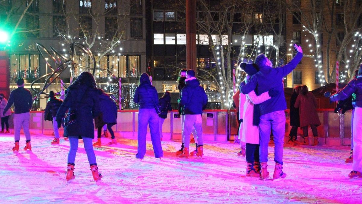 Así es el mercadillo navideño de la Plaza de España en Madrid