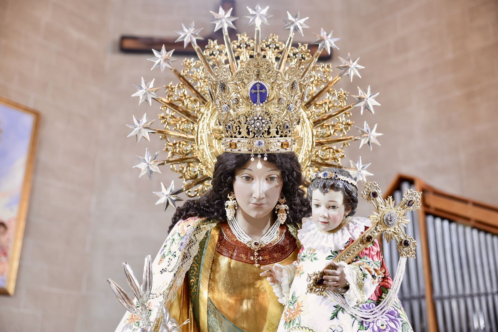 Así ha sido el Besamanos de las falleras mayores y cortes de honor 2025