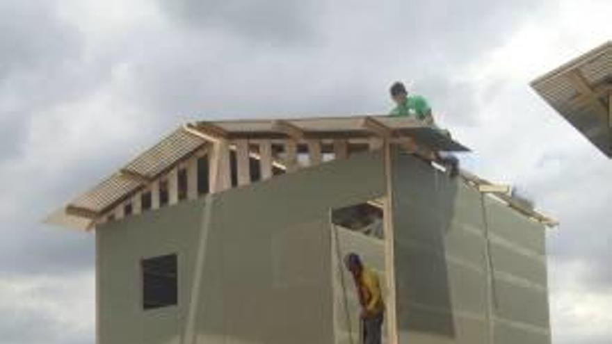 Gandia construye viviendas para los afectados del terremoto en Ecuador