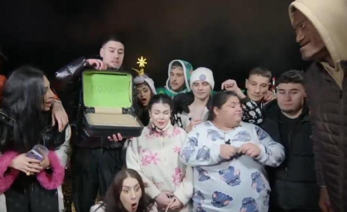Moment de la retransmissió de 'La casa de los gemelos 2' on s'anuncia el guanyador del concurs