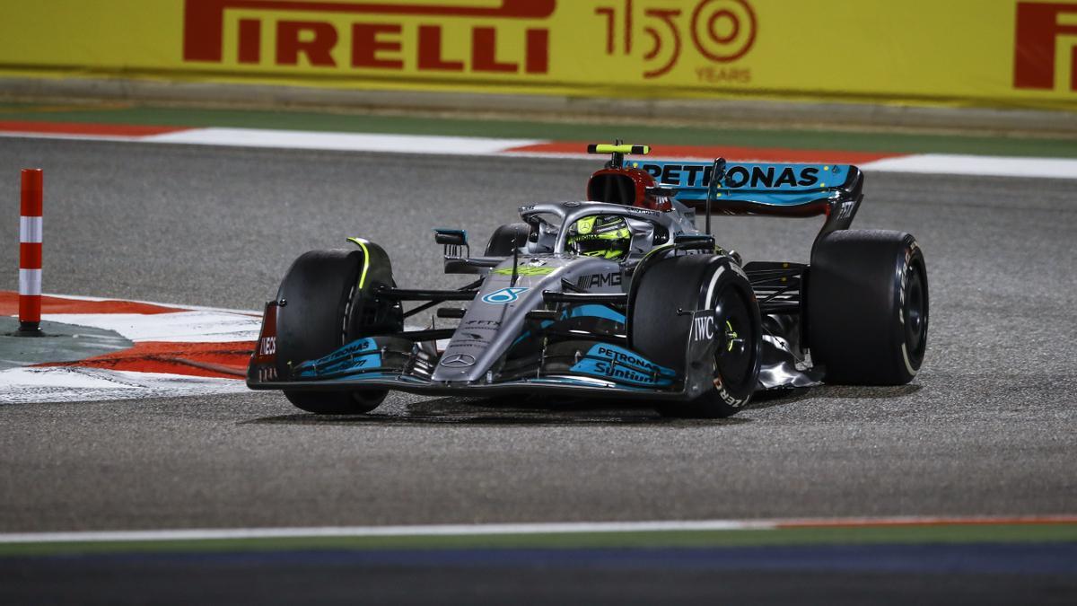 Lewis Hamilton, a los mandos de su Mercedes en Bahrein.