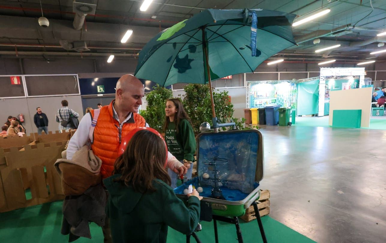 Los más pequeños disfrutan en Expojove de las vacaciones navideñas