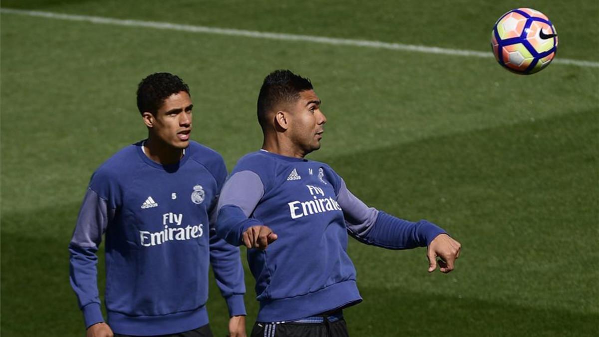 Varane no estará ante el Valencia; Casemiro, sí