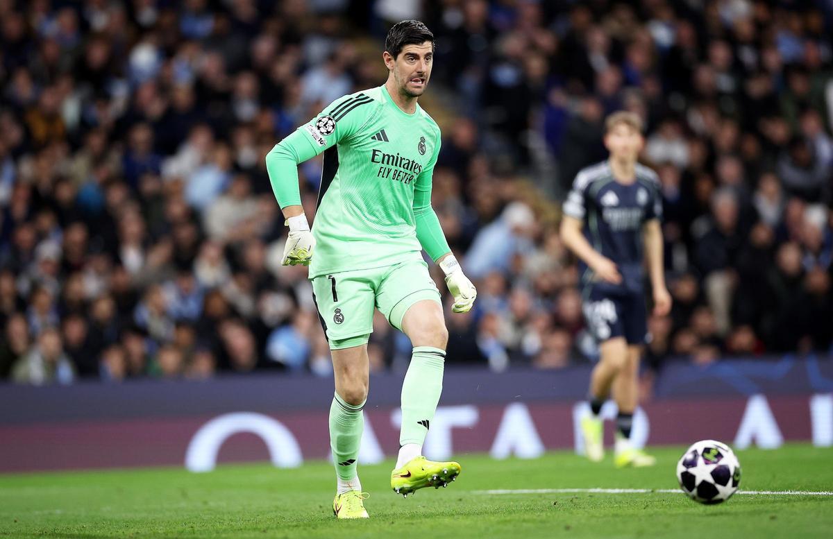 Courtois, sustituido por Lunin por una sobrecarga muscular
