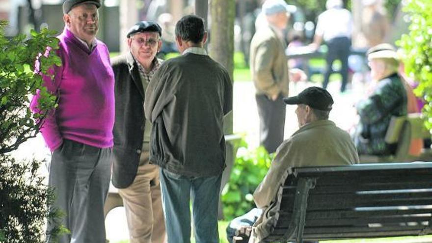 Vecinos de Mieres, en el parque de Jovellanos.