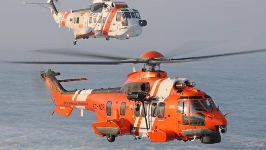 Imagen de archivo de dos helicópteros de Salvamento Marítimo.