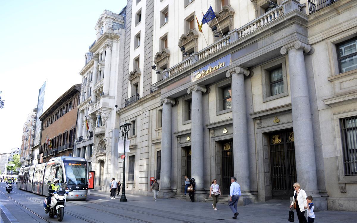 Oficina del Banco Santander en el Coso, 36.