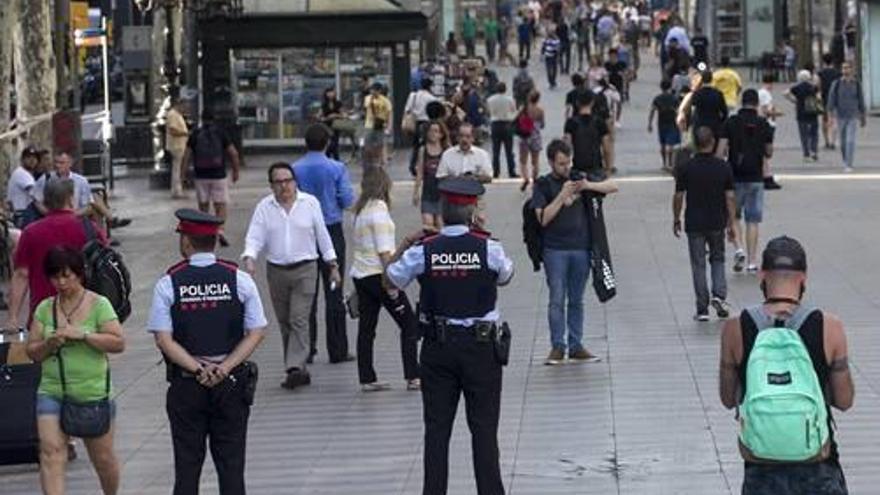 Vigilància a la rambla de Barcelona, després dels atemptats.