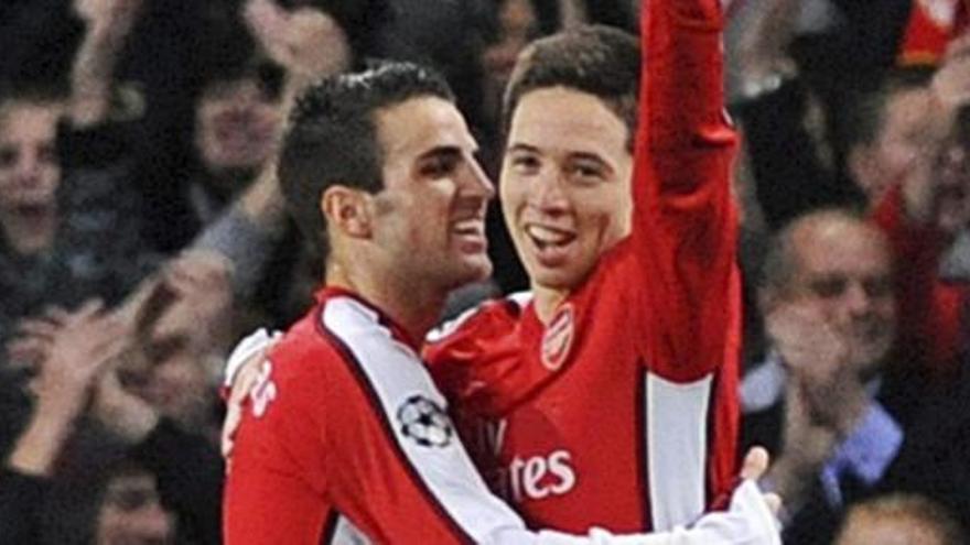 Fábregas, con Nasri, que podría dejar el Arsenal para fichar por el Manchester City.