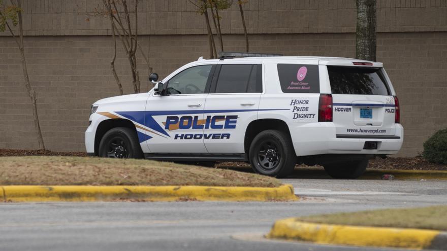 Archivo - Policía en Alabama tras un tiroteo