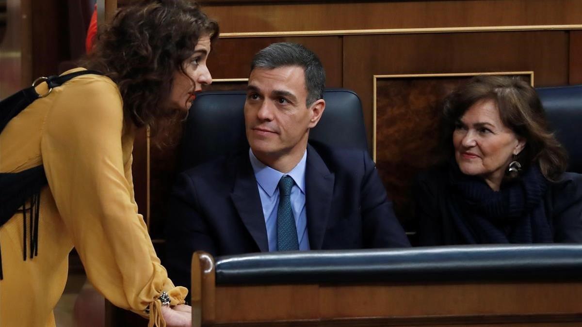 La ministra de Hacienda asegura que este viernes se conocerá la fecha de las elecciones y avisa que &quot;habrá ajustes&quot; por el déficit