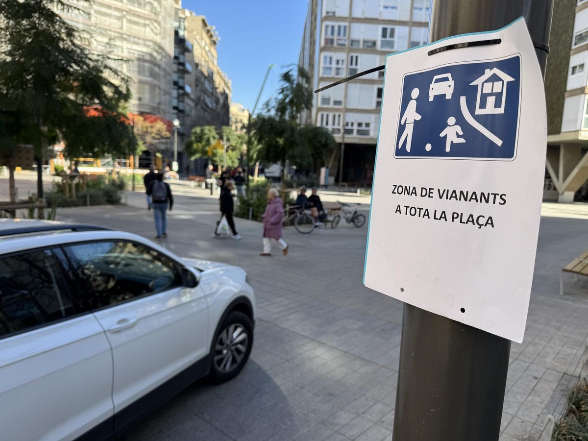 La plaza de Consell de Cent con Borrell, inútiul como zona infantil por culpa del tráfico imprudente.