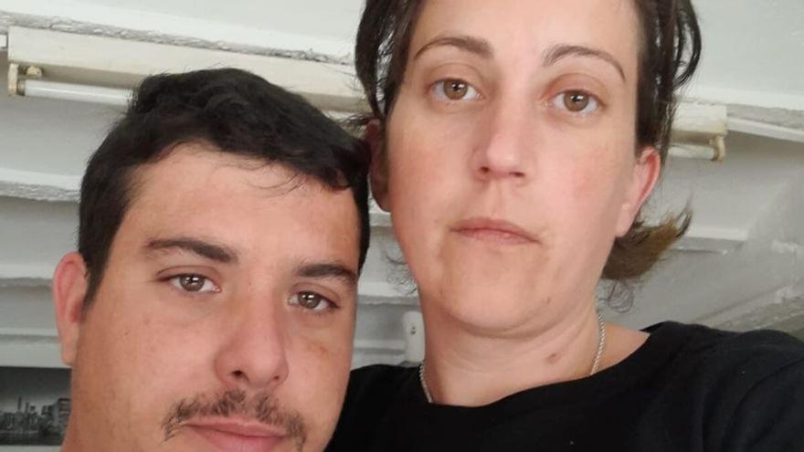 Una familia cacereña que acaba de perder a su bebé: &quot;Estuvo ingresado 12 días sin saber qué tenía y ahora está muerto&quot;