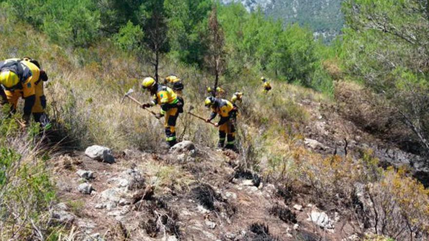 Dos de los tres focos del incendio de Formentor ya están controlados