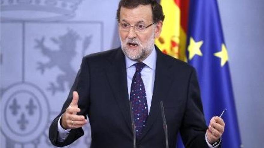 Rajoy va assegurar, ahir, que la nova consulta només serveix &quot;per generar tensió&quot;.