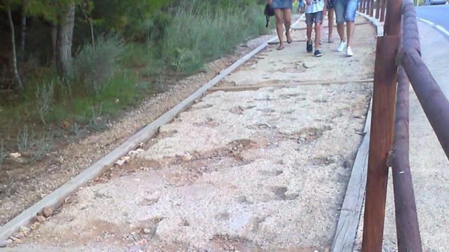 Los vecinos del área de Tres Playas piden el arreglo del camino l&#039;Atall en Alcossebre