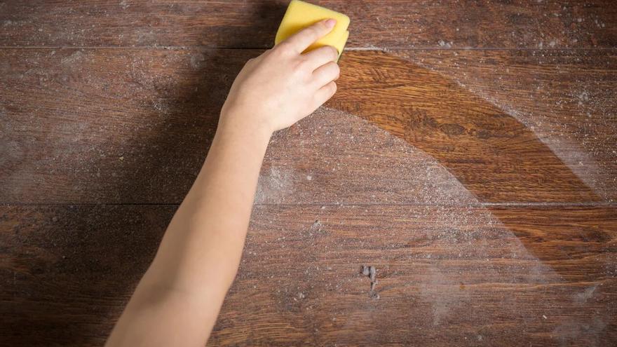 El truco definitivo para que no se acumule el polvo en las superficies de tu casa
