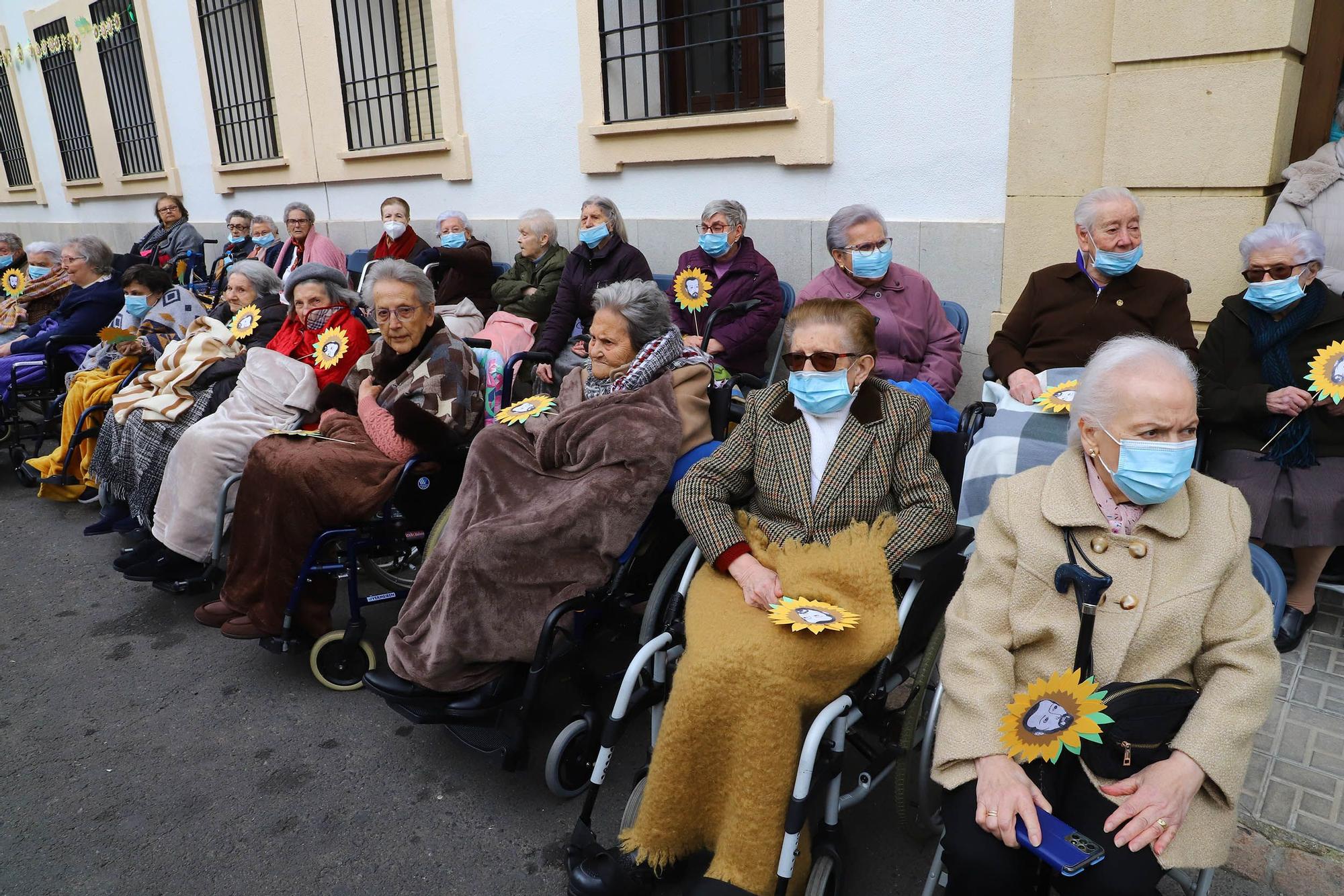 El Padre Cristobal procesiona por las calles del barrio