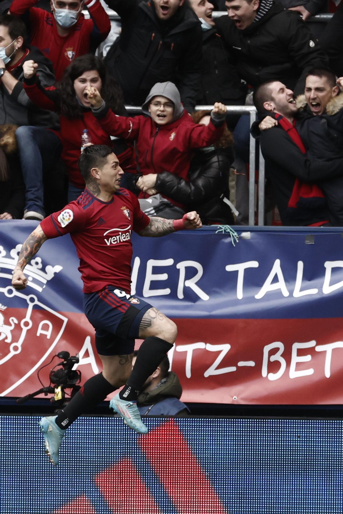 Chimy Ávila celebra su gol ante el Villarreal.