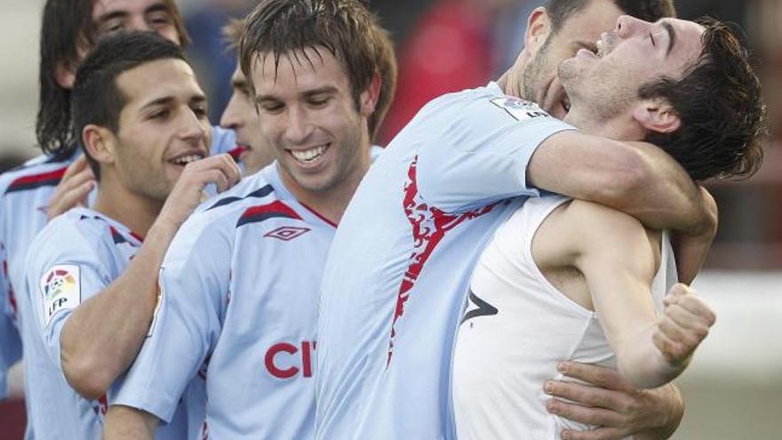 Los jugadores del Celta B celebran el gol que les dio el triunfo ante el Zamora en la primera vuelta.