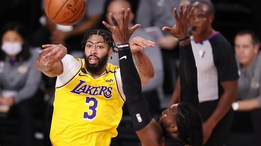 Los Lakers ganan de nuevo y ya acarician el anillo