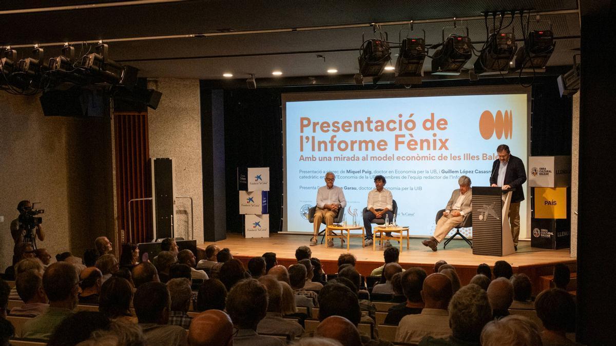 Imagen de la presentación del Informe Fènix ayer en Palma a cargo de la OCB.