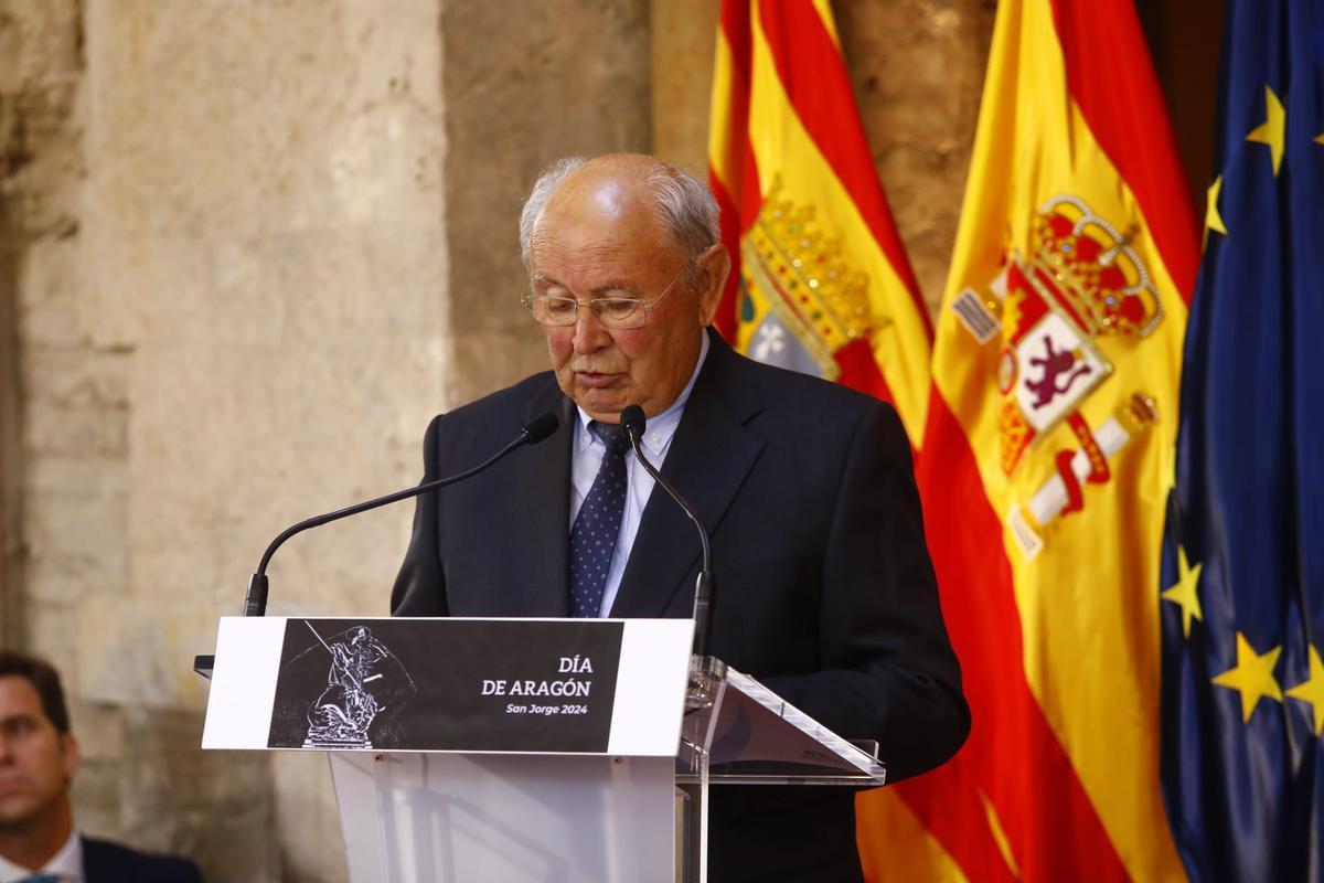 César Trillo durante la lectura de su discurso.