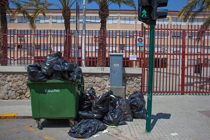 Quejas en El Toscar por la falta de limpieza y de recogida de residuos