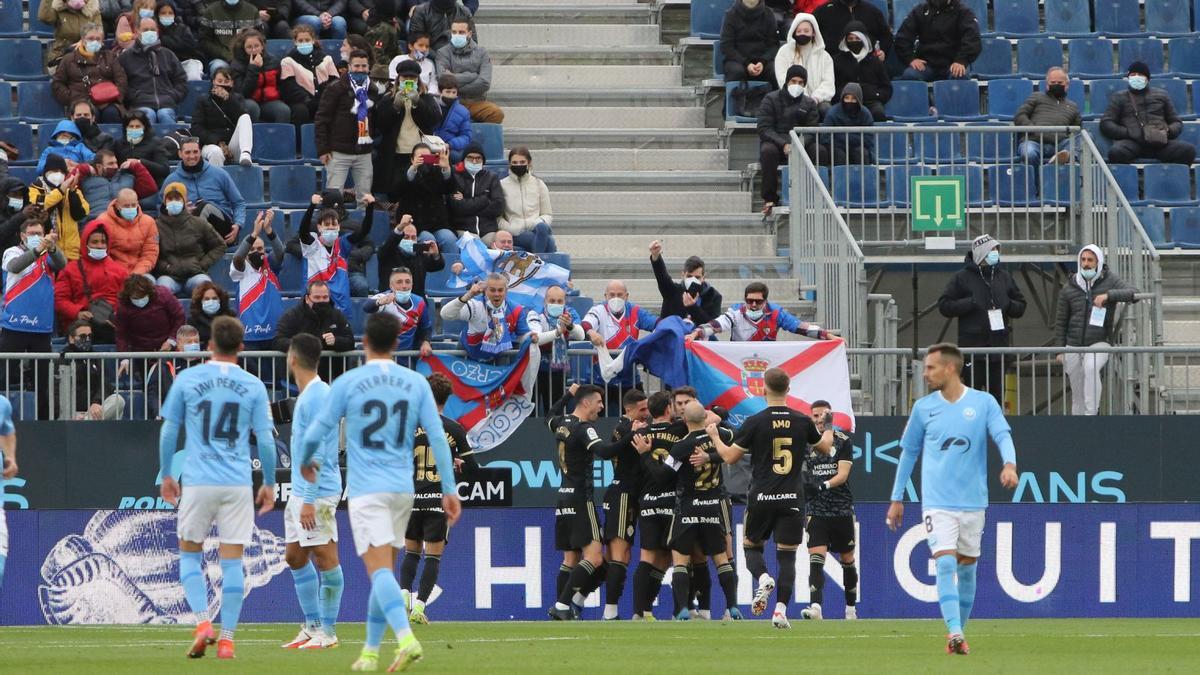 Imagen de la celebración del tanto de la Ponferradina de este domingo en Can Misses.