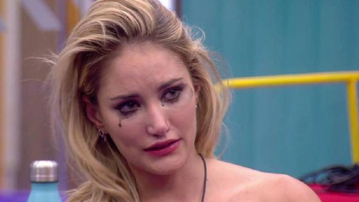 Alba Carrillo, llorando durante un programa de Telecinco
