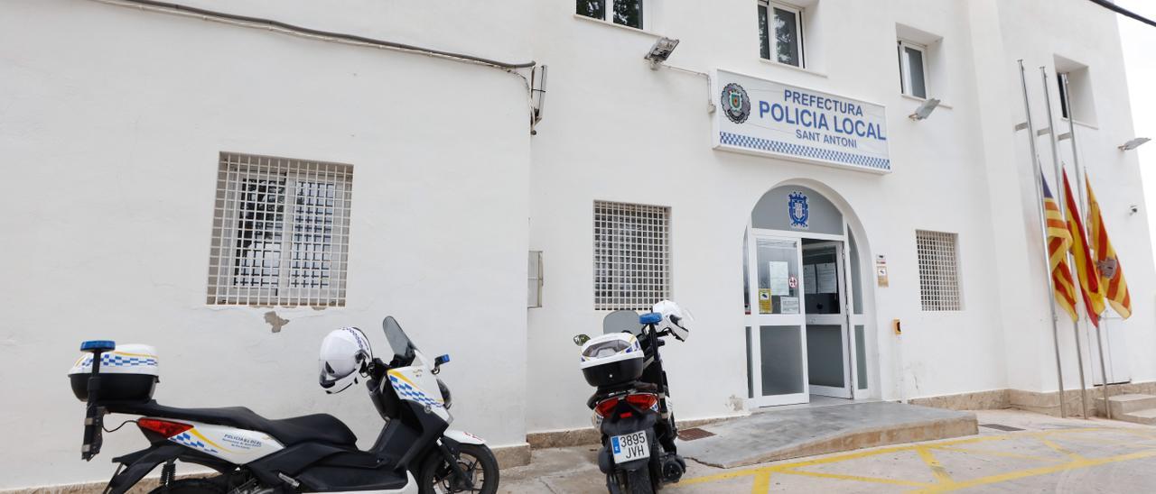 Policía local de Sant Antoni.
