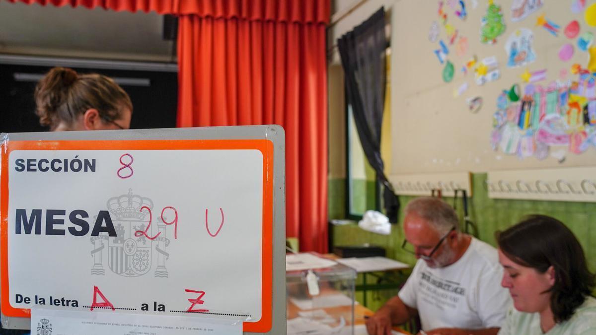 Ciudadanos ejerciendo el derecho al voto.