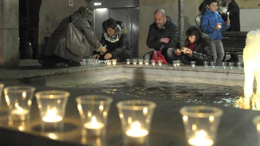 Encesa d&#039;espelmetes a la plaça de Sant Domènec