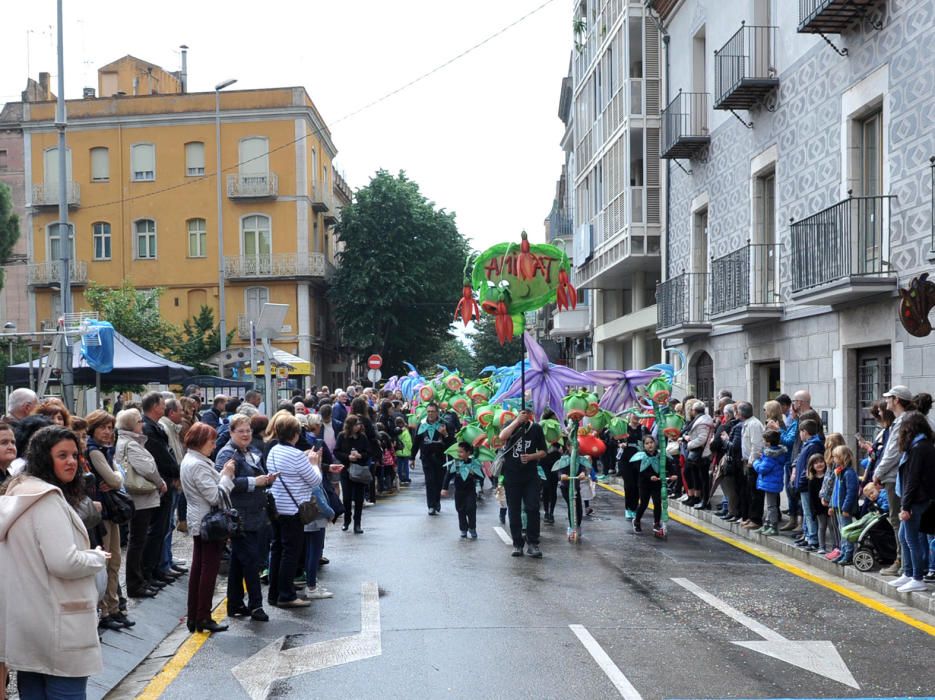 Rua infantil, cercavila i castells per acomiadar les Fires de Figueres