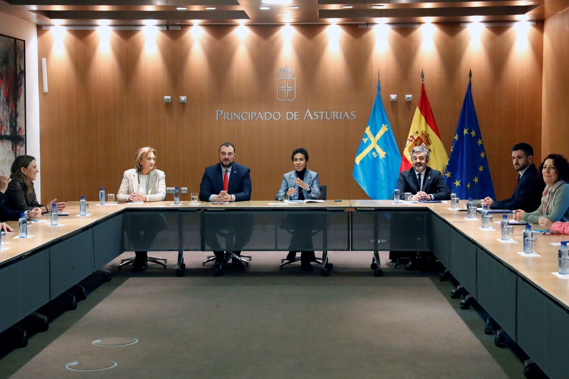 La secretaria de Estado de Transportes, Isabel Pardo de Vera, se reúne con los agentes sociales en Asturias