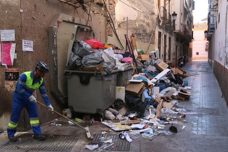 Limasa ya recoge la basura del centro de Málaga