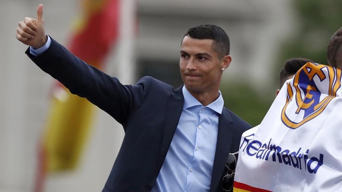 Cristiano Ronaldo festejando un título con el Real Madrid