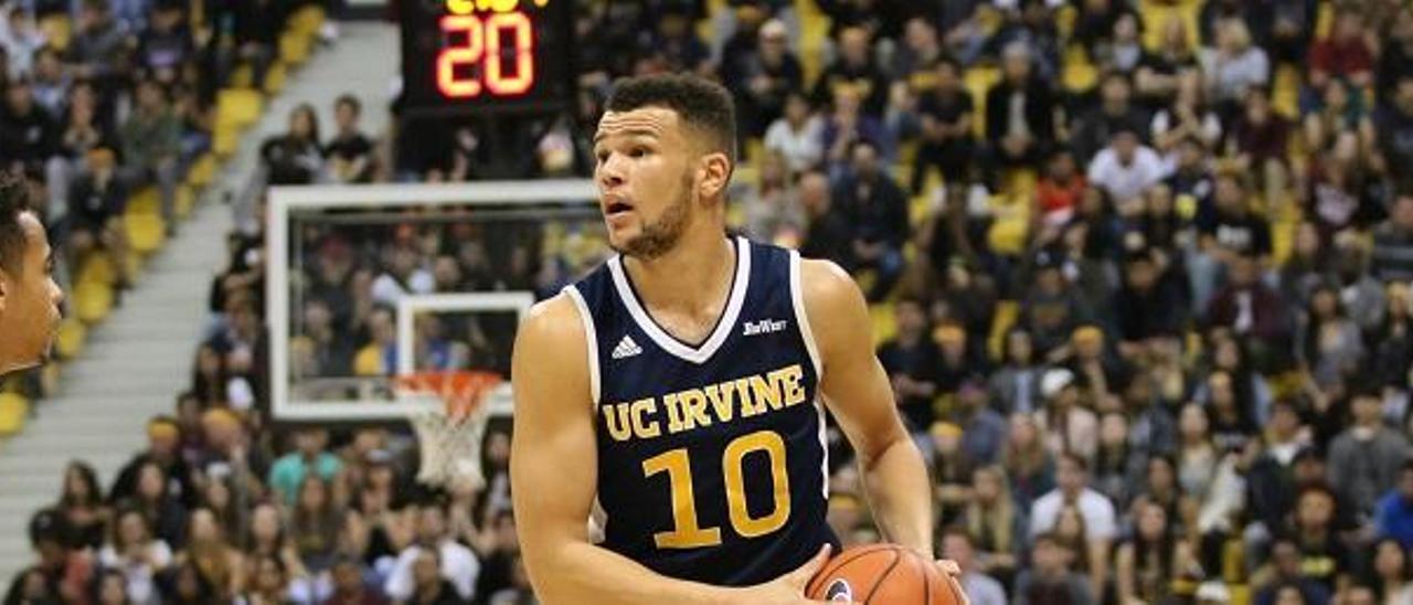 Luke Nelson en un partido con la camiseta de UC Irvine.