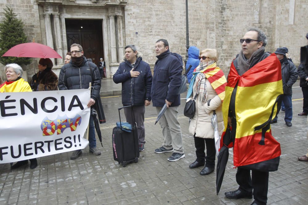 Concentración de entidades derechistas en València