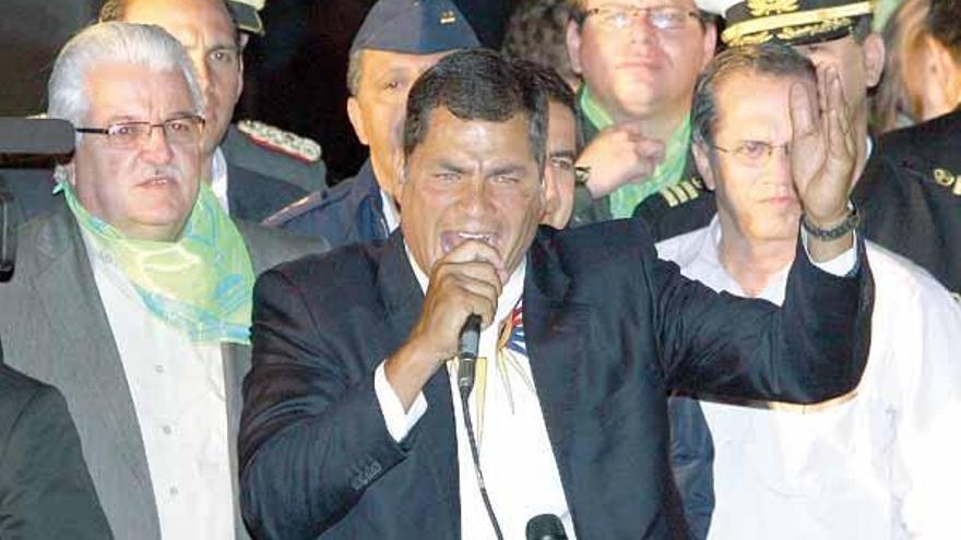 Rafael Correa se dirige a sus seguidores en Quito tras conocer los resultados.