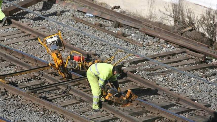 Una menor fallece atropellada por un tren en Ascó