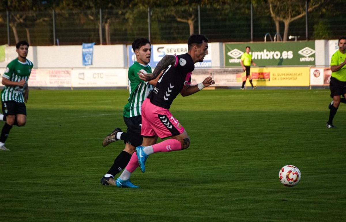 Acció durant el partit al Municipal de Peralada