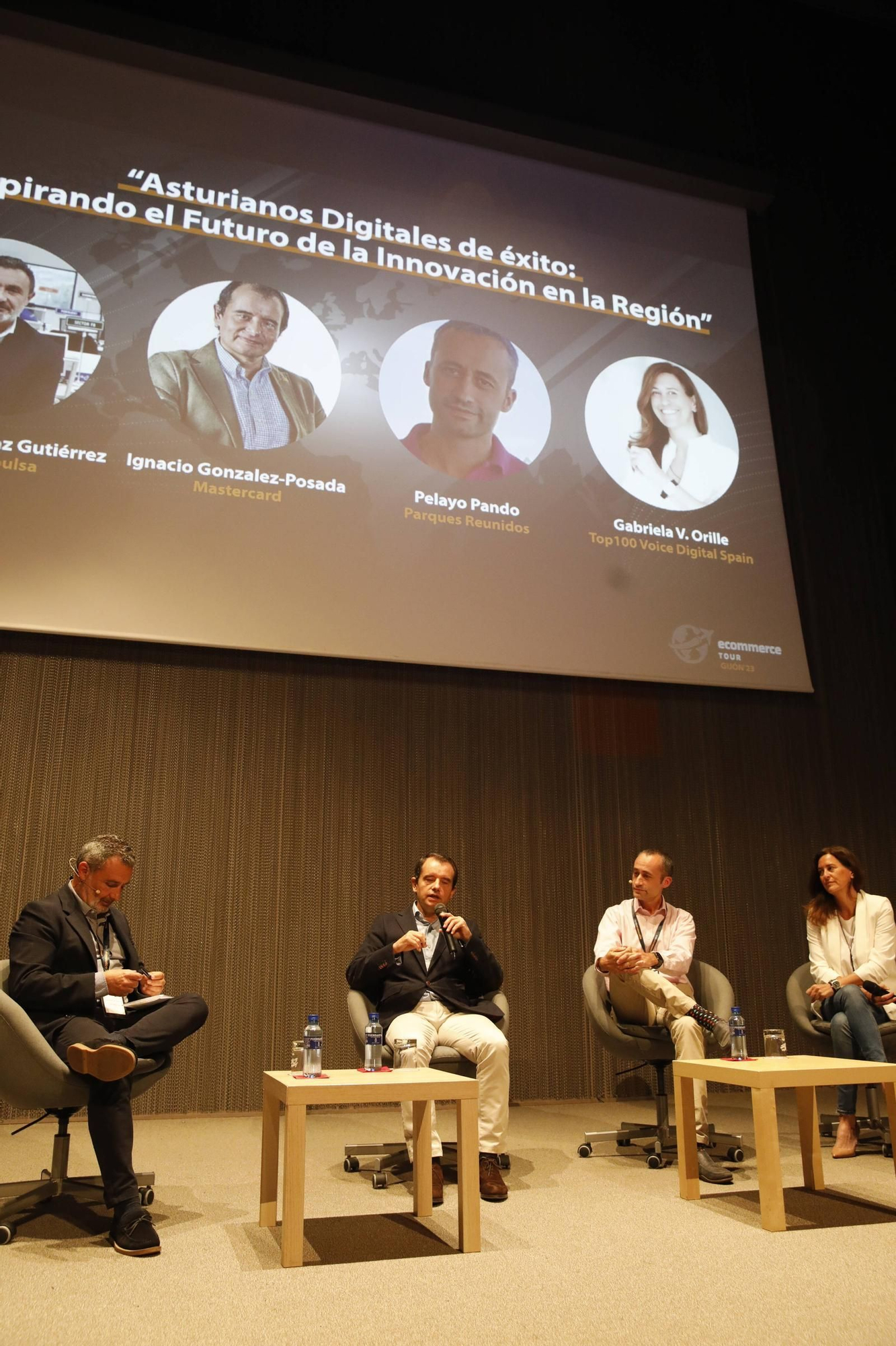 Por la izquierda, Luis Díaz, Ignacio González-Posada, Pelayo Pando y Gabriela V. Orille, durante la primera mesa redonda de la primera edición de la jornada, celebrada el pasado año.