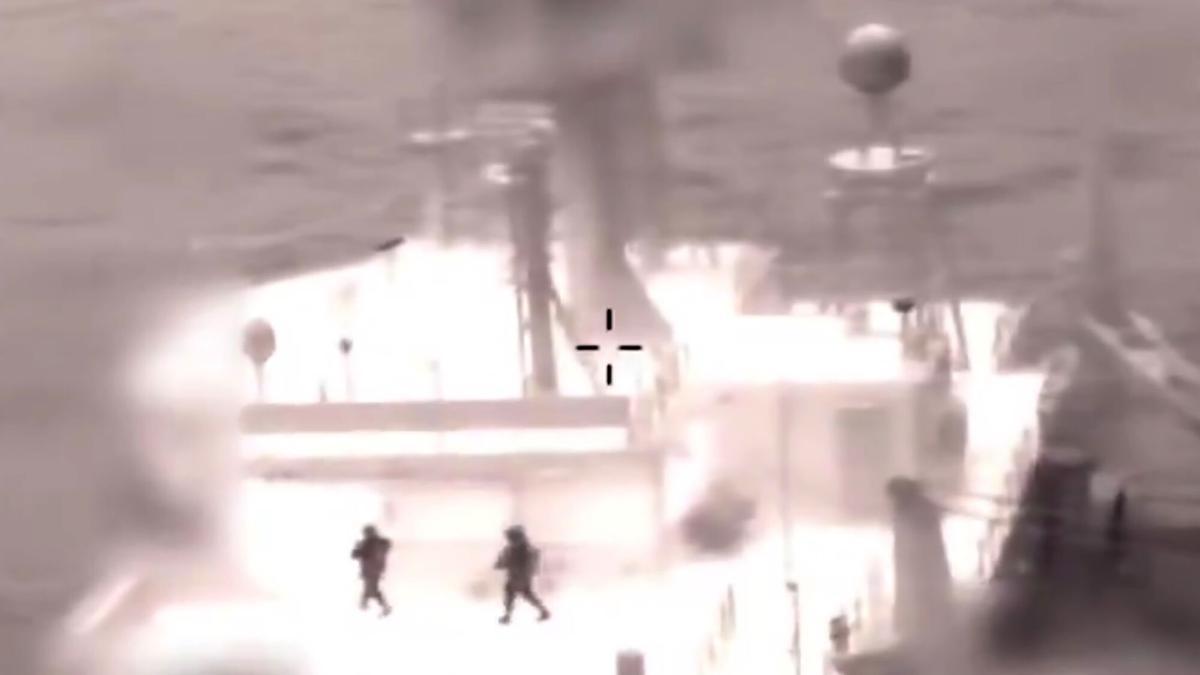 La imagen del Comando Sur de los Estados Unidos muestra la intercepción del buque petrolero 'Olina'.