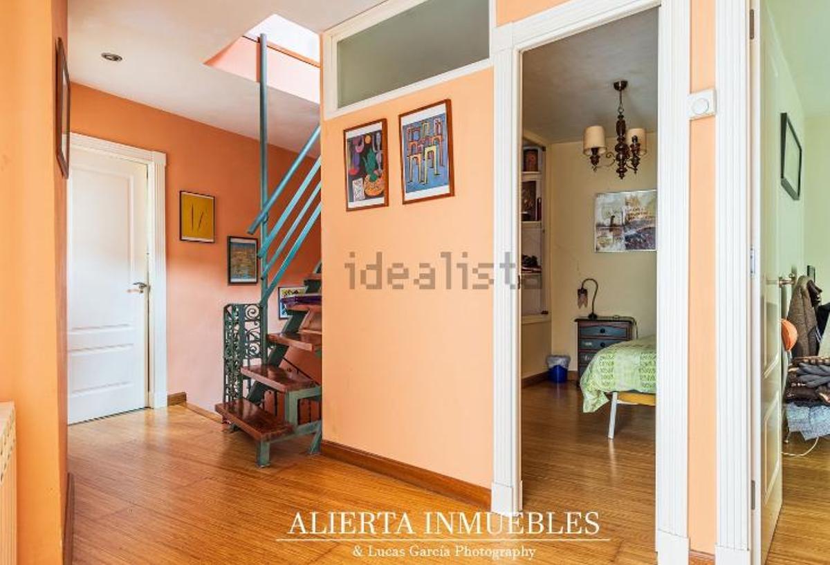 Una de las cinco plantas de la casa en venta en La Magdalena.