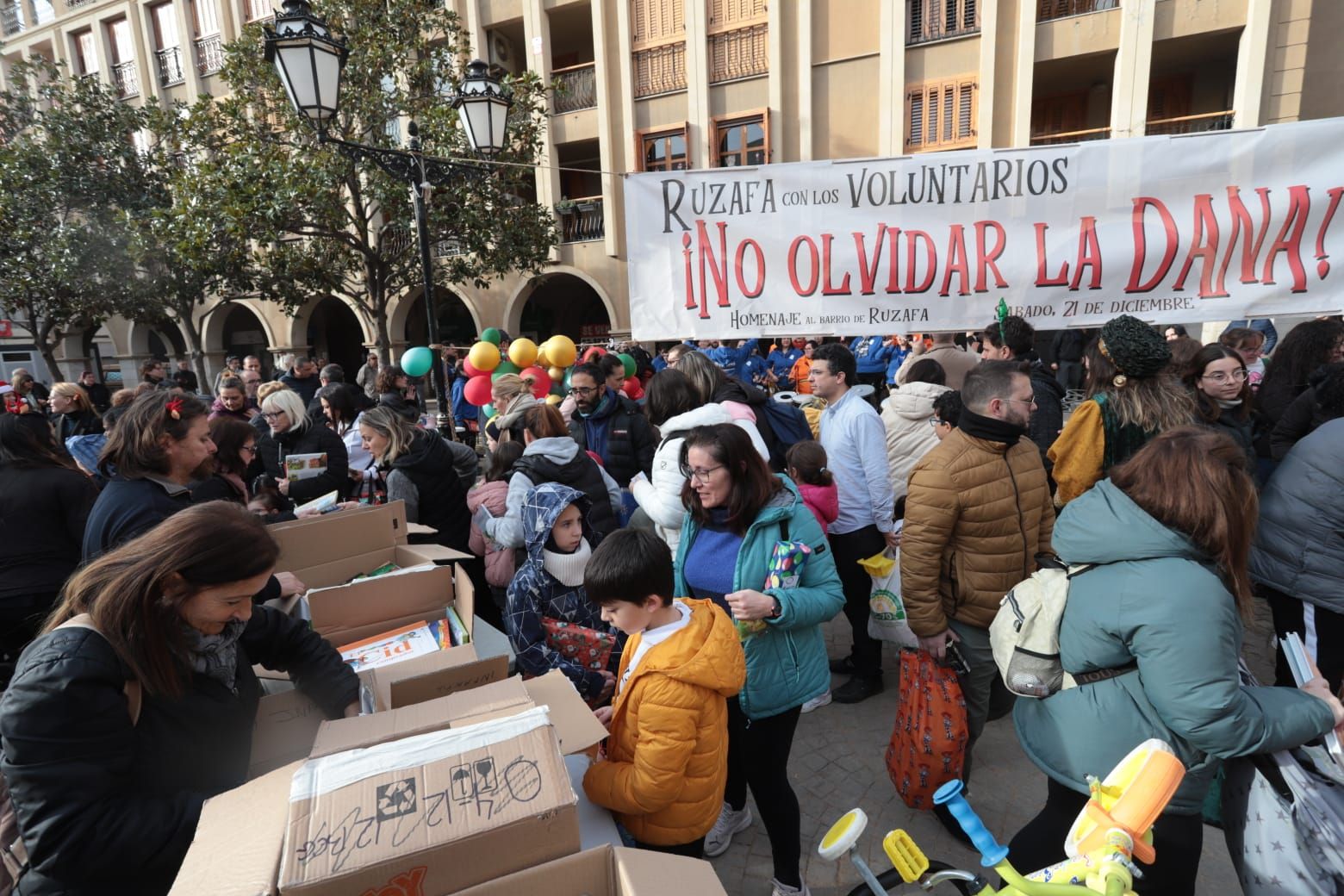 Entrega de regalos a los niños de Paiporta: los Reyes Magos en la zona cero