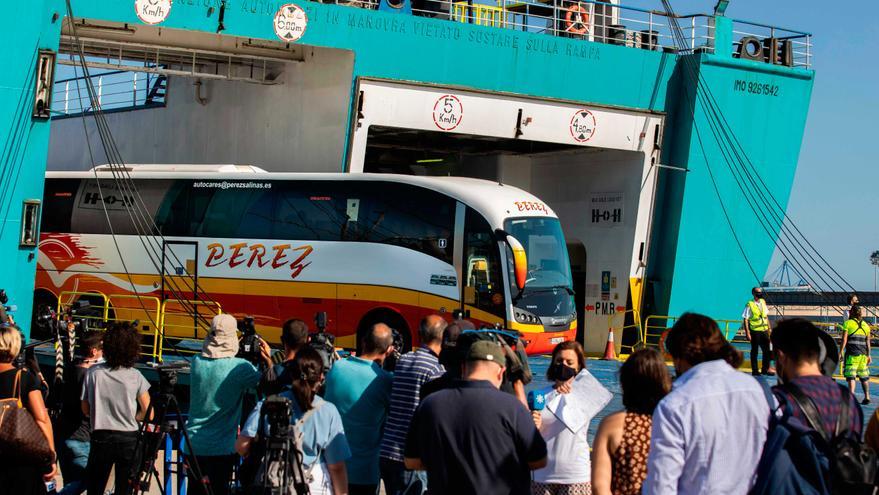 Llegan a Valencia 118 estudiantes de los confinados tras el macrobrote de Mallorca