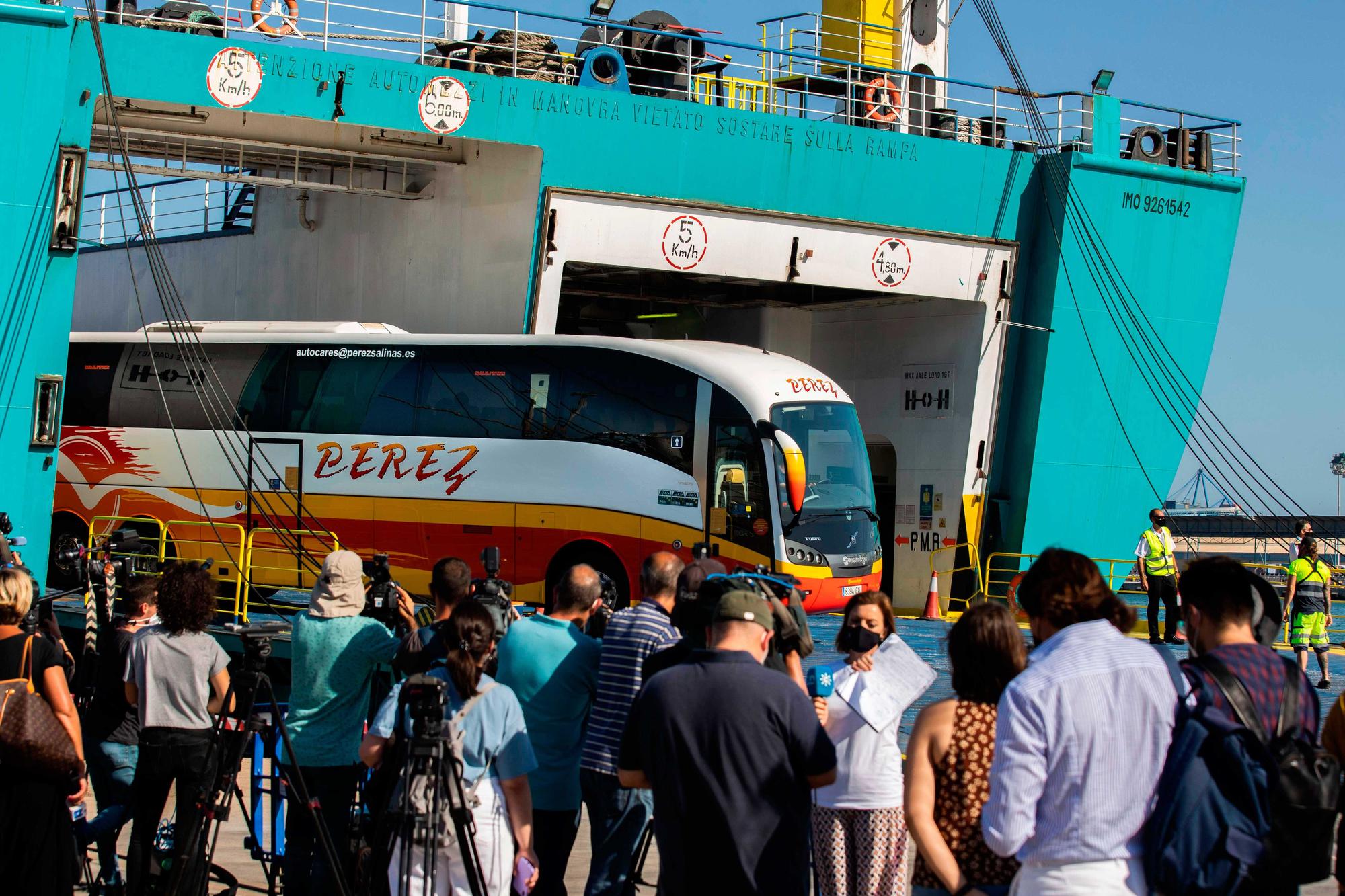 Llegan a Valencia 118 estudiantes de los confinados tras el macrobrote de Mallorca