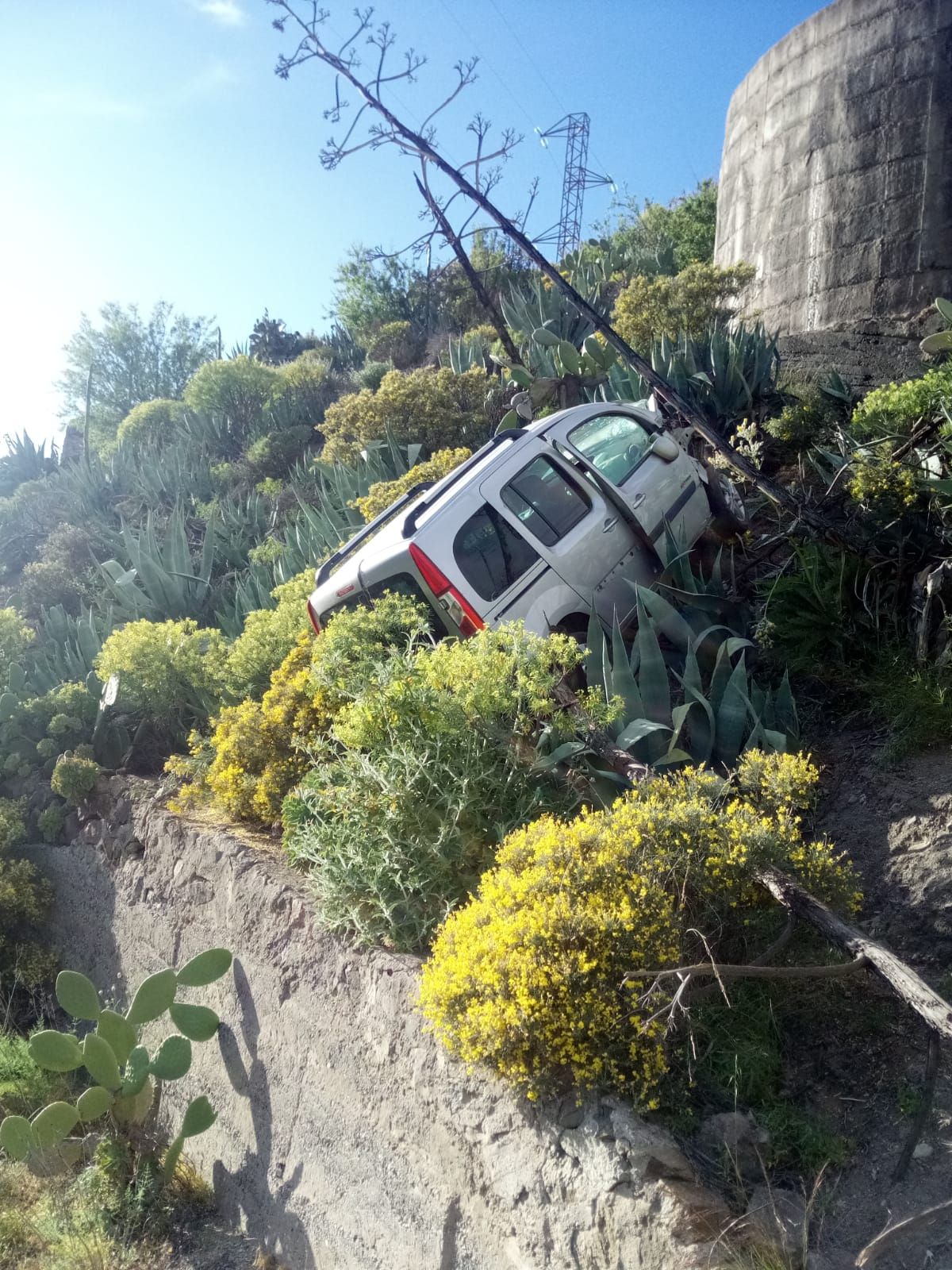 Se queda dormido y se cae por una ladera en Tejeda