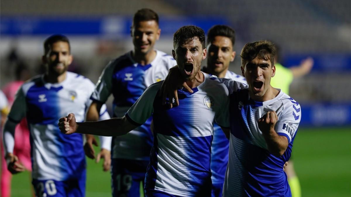 Los jugadores del Sabadell festejan el gol de Jaime ante el Mallorca